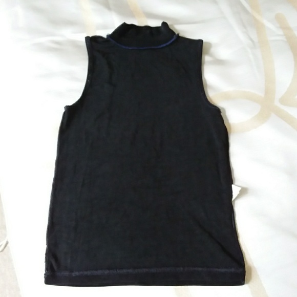 Black top - Picture 2 of 5